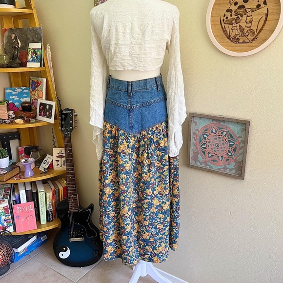 denim floral maxi skirt 👩🏽🌾 - Picture 3 of 6